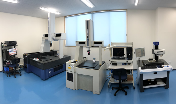 三次元測定器、検査室の様子